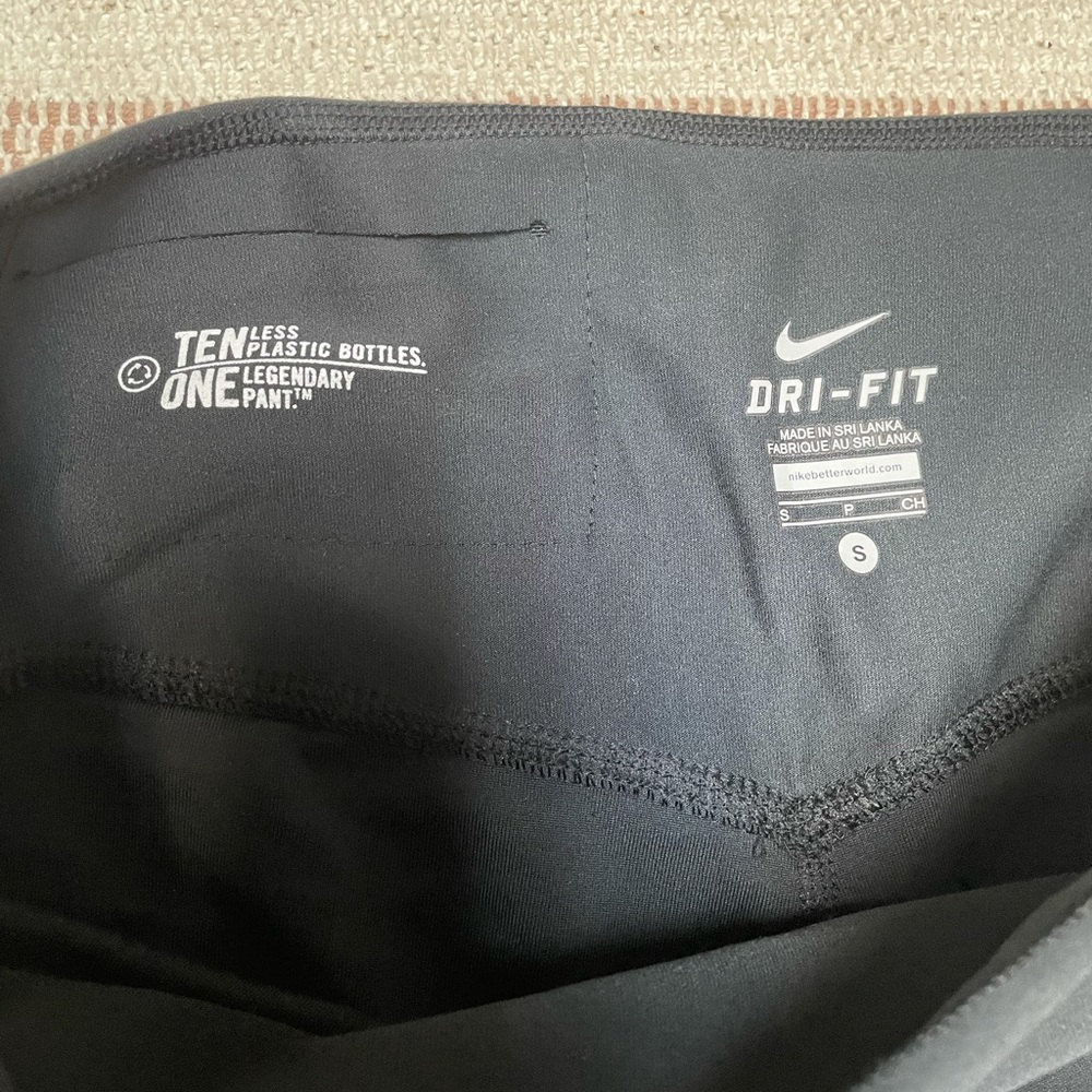 *❗️NWT❗️| Nike | cropped capris. Size S. - Picture 5 of 10
